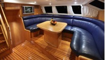 Sailing yacht KE-AMA II -  Salon Seating
